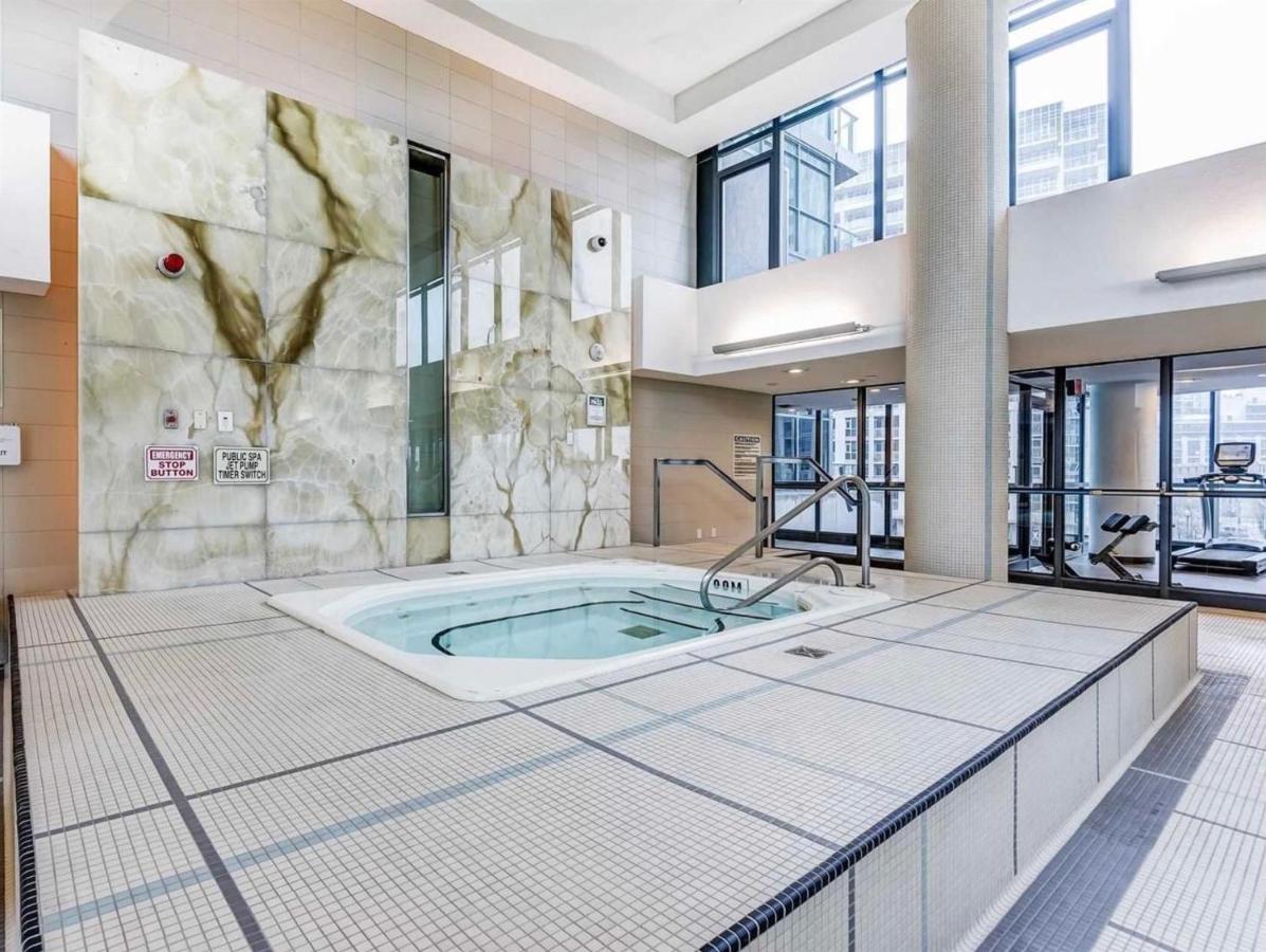 Апартаменты Downtown Toronto+Free Parking+Cn Tower View Экстерьер фото