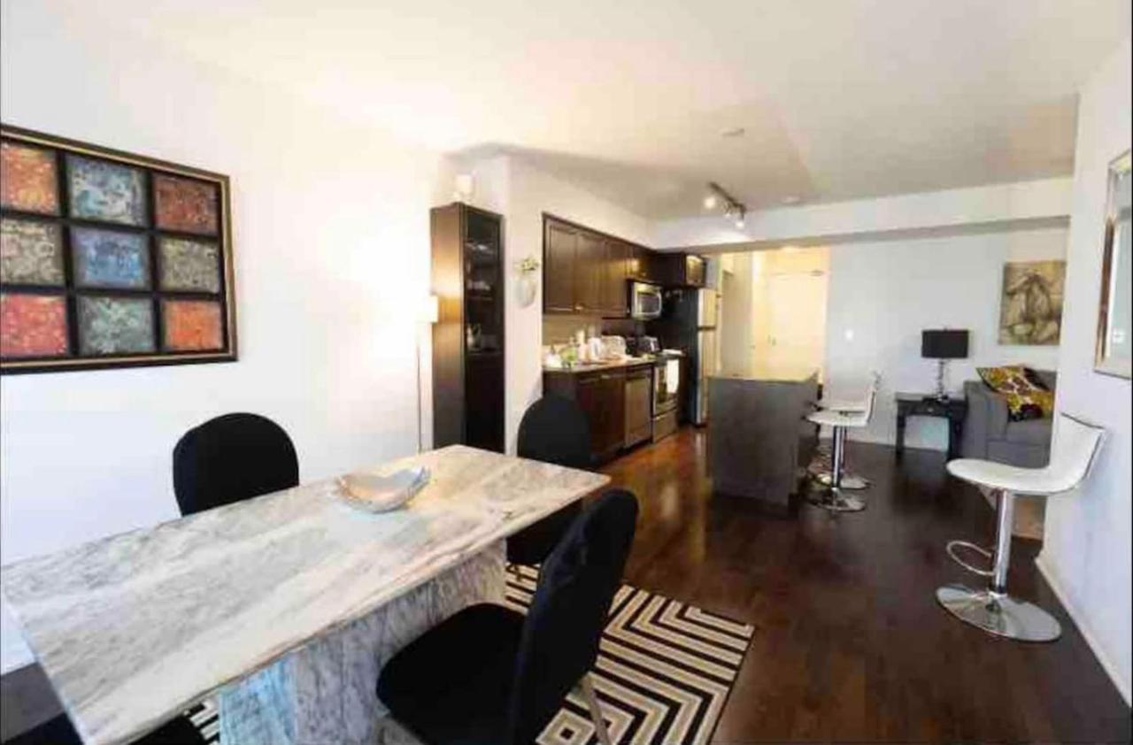 Апартаменты Downtown Toronto+Free Parking+Cn Tower View Экстерьер фото