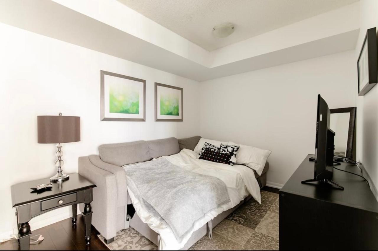 Апартаменты Downtown Toronto+Free Parking+Cn Tower View Экстерьер фото