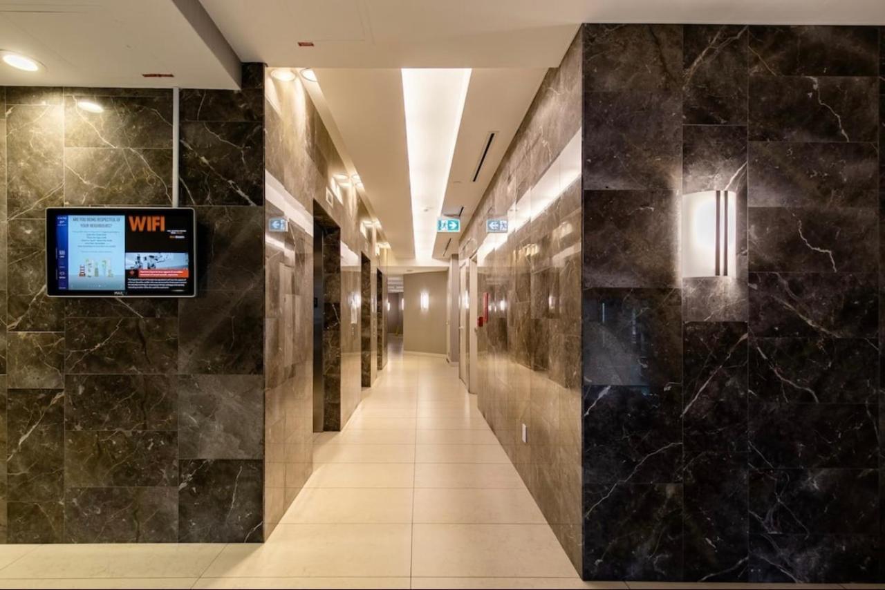 Апартаменты Downtown Toronto+Free Parking+Cn Tower View Экстерьер фото